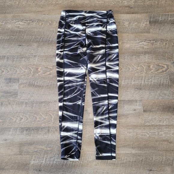 VICTORIA SPORT | Knockout Tight Leggings Patterned | Sz. M - Picture 6 of 6